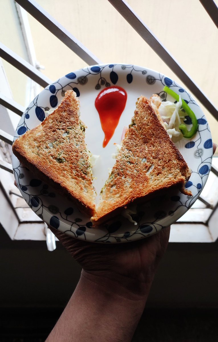 AndeDursu's tweet photo. ಸ್ಯಾಂಡ್ವಿಚ್ - ಟ್ವಿಟ್ಟರ್ ನೈವೇದ್ಯ 😍
Sandwich - Twitter Naivedya 💞
#quarantinelife #quarantine #quarantineandchill #QuarantineCookingChallenge
#FlauntyOurCooking
#quarantinefun #sandwich 🍔 https://t.co/mJ1pptaOU9