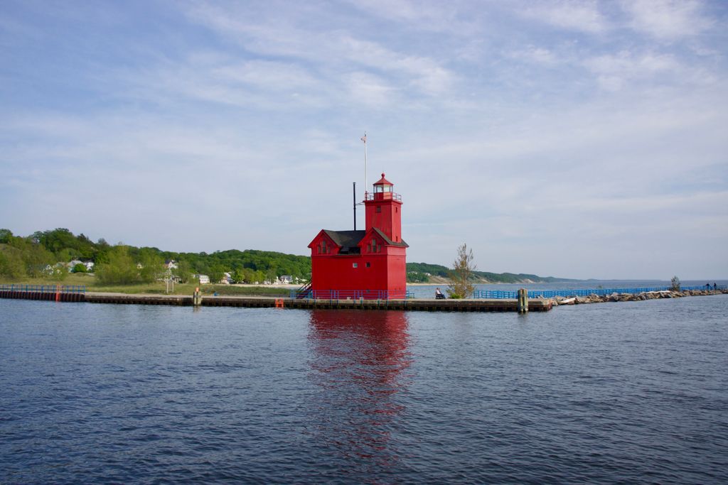 goexploremi's tweet photo. In 2007 Holland Harbor Lighthouse was declared protected by the United States Department of Interior, making Big Red the 12th lighthouse in Michigan to have this status. #goexploremichigan #milighthouses #holland #hollandharbor #bigred #hollandharborlighthouse #bigredlighthouse https://t.co/ngcgVdXsk5