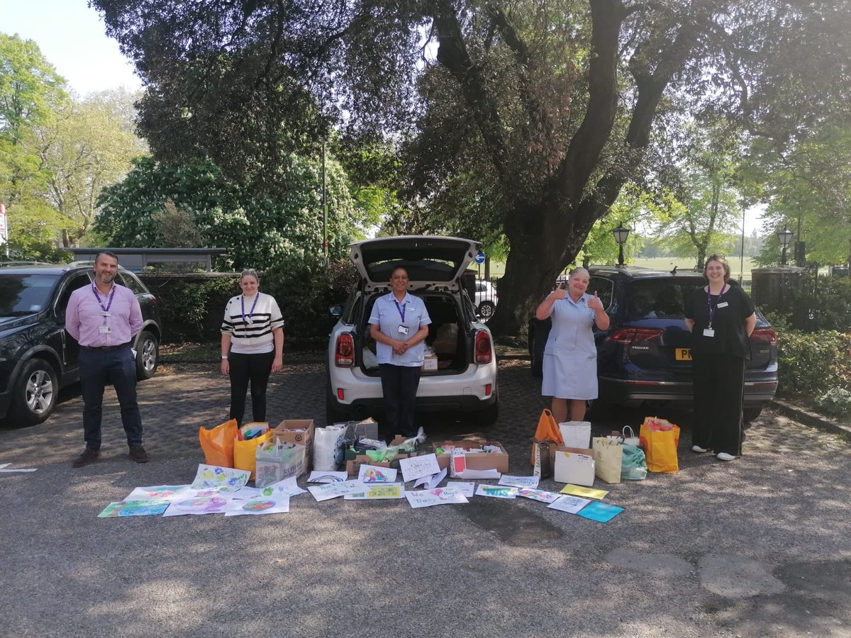 trinityhospice's tweet photo. Yesterday we were delighted to receive this incredible donation of handcreams, snacks, treats and hand drawn pictures and messages of support from #EarlsfieldTogether and #SW18Mums for our Royal Trinity carers and team in the community and the hospice. Thank you π https://t.co/qIITAyTR9v