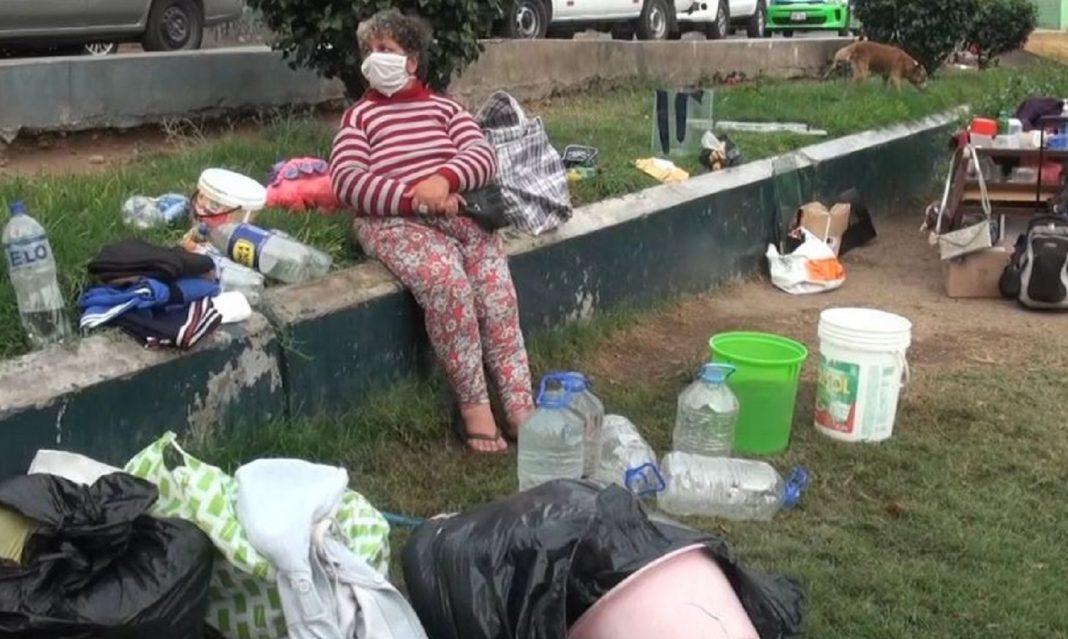DolarToday's tweet photo. ¡INHUMANO! Más de 500 venezolanos han sido desalojados de sus viviendas en Perú -► https://t.co/Cn06XWjvx9 https://t.co/NIaeZAt5Pi