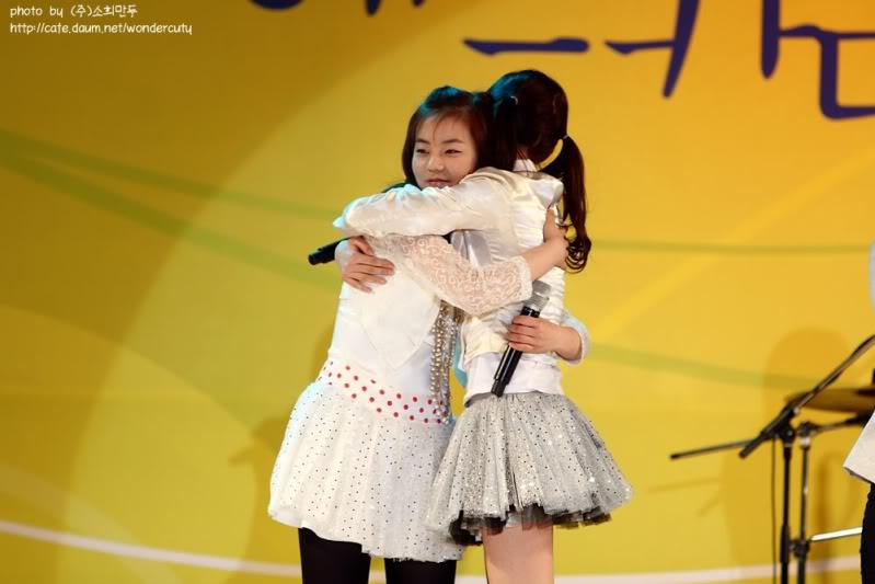 uyenoiii's tweet photo. their friendship is everything <3
#misocouple @miyaohyeah #sohee #92lines https://t.co/8FkFgX9IW3