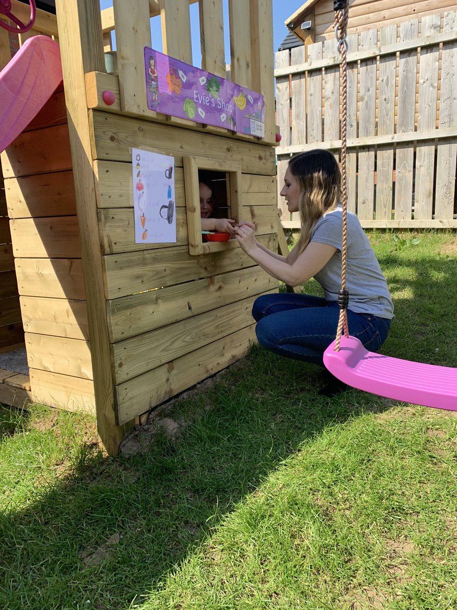 mrsmac_hl's tweet photo. Working on coin recognition and counting out amounts in 1p coins 💰 https://t.co/7ptNScwlEN