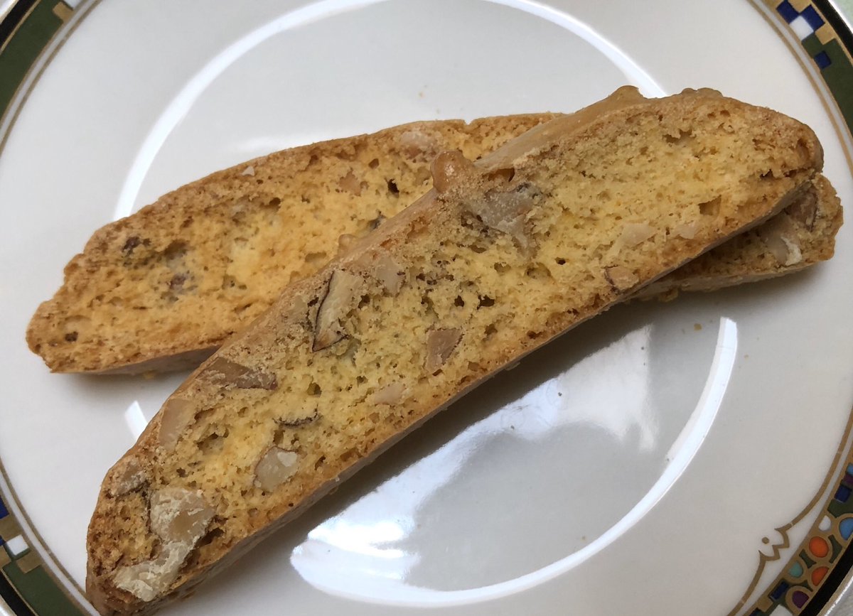 YoshikoTeratera's tweet photo. 沖縄 那覇 Cafe VGさんのアーモンド?ビスコッティ美味しい!
アーモンドのまろやかな甘みと硬いビスコッティ部分が口の中でジュワジュワ〜と滑らかになってステキなハーモニーが味わえます!
#cafevg #カフェベジ #看板犬 #シュナウザー #ビスコッティ #カフェ #ラテアート #久茂地 #那覇 #沖縄 https://t.co/vd1Zr5L1Z2