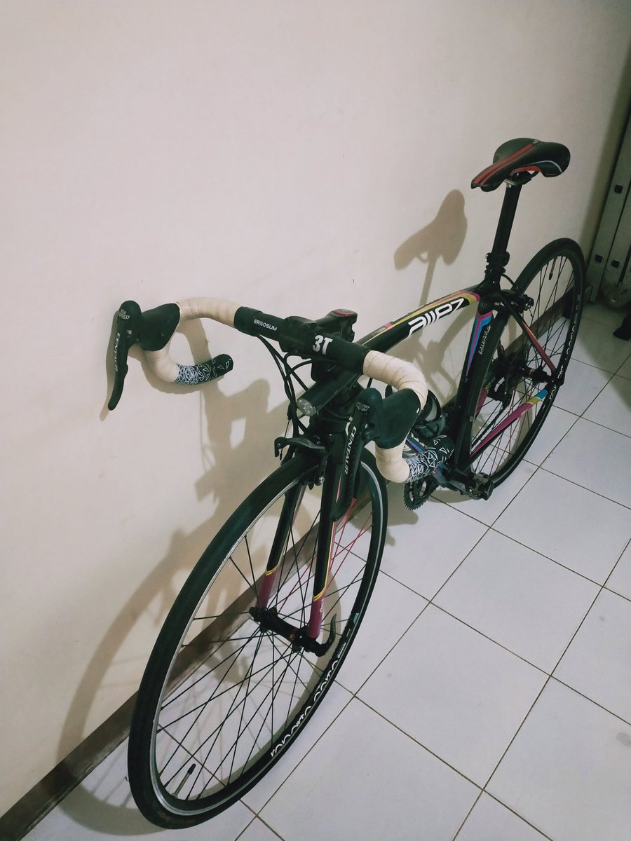 akaisuatama's tweet photo. #fnfjb Takis dh nih, cod only jaksel. 18jt fullbike. 081329831983. Spect keliatan mata. lecet pemakaian aja, alus pisan https://t.co/wLpNZ37QVb
