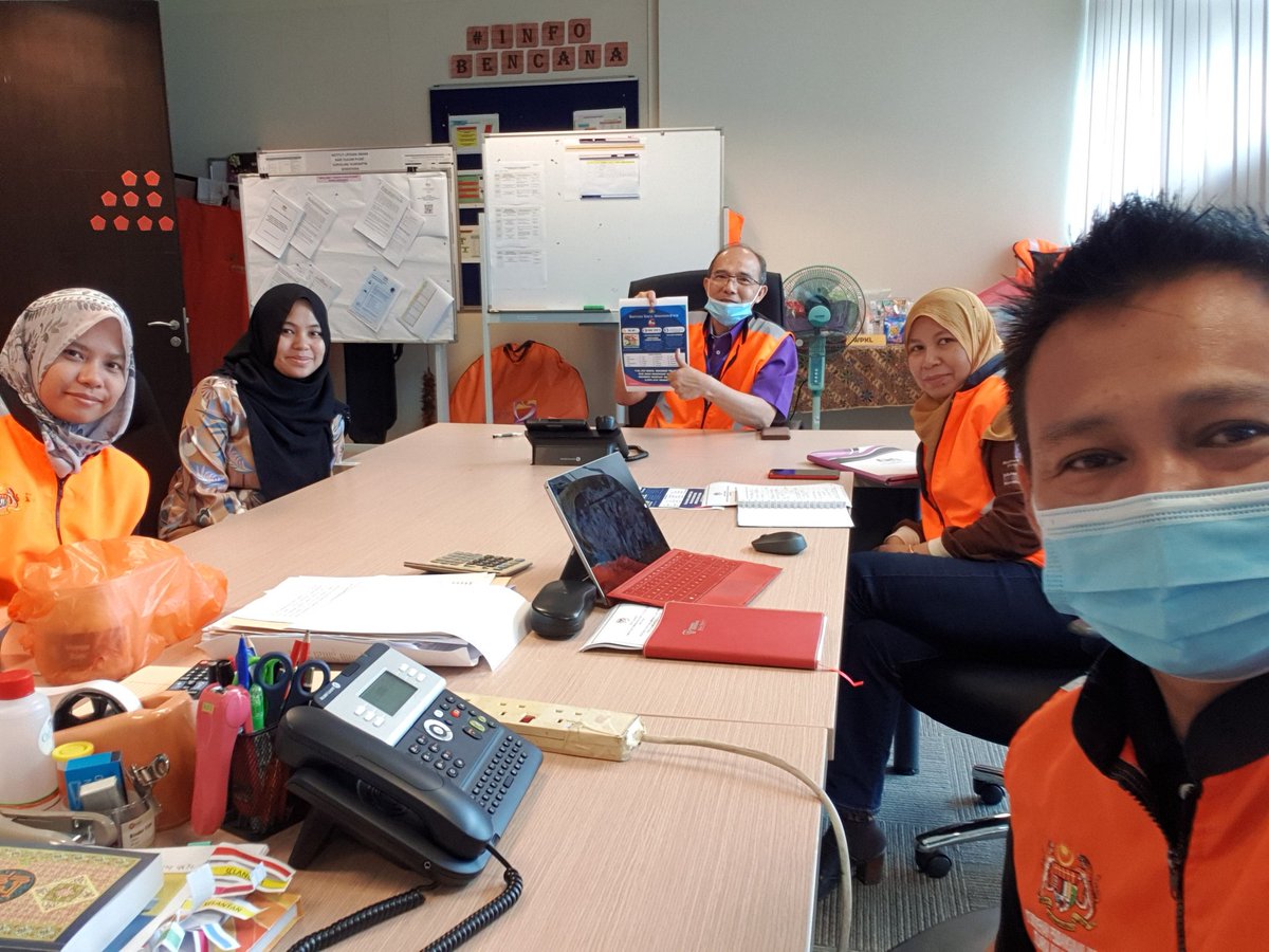 DrSBrahim's tweet photo. Rebut peluang dibulan penuh rahmat ini untuk sama-sama menyumbang khidmat dalam umur yg tersisa ini. Semoga segala ibadat kita diterima olehNya. Ya, Allah berkatilah usaha kami @JKMHQ @KPWKM #StayAtHome #Fillah https://t.co/eYX38LwIyZ