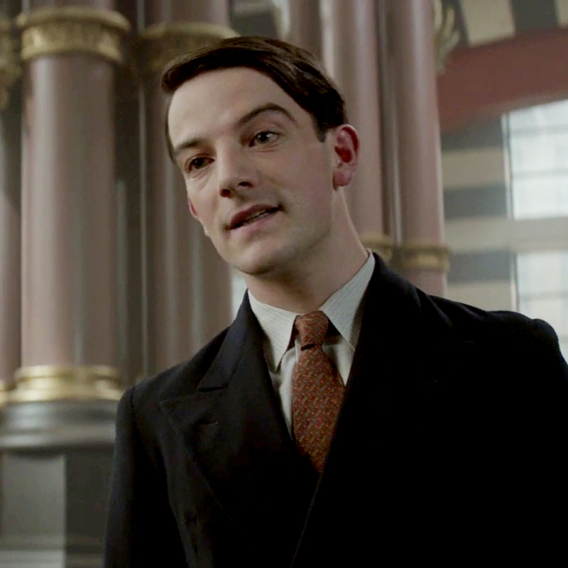 fantastic beasts characters as "can you buy me pads" texts