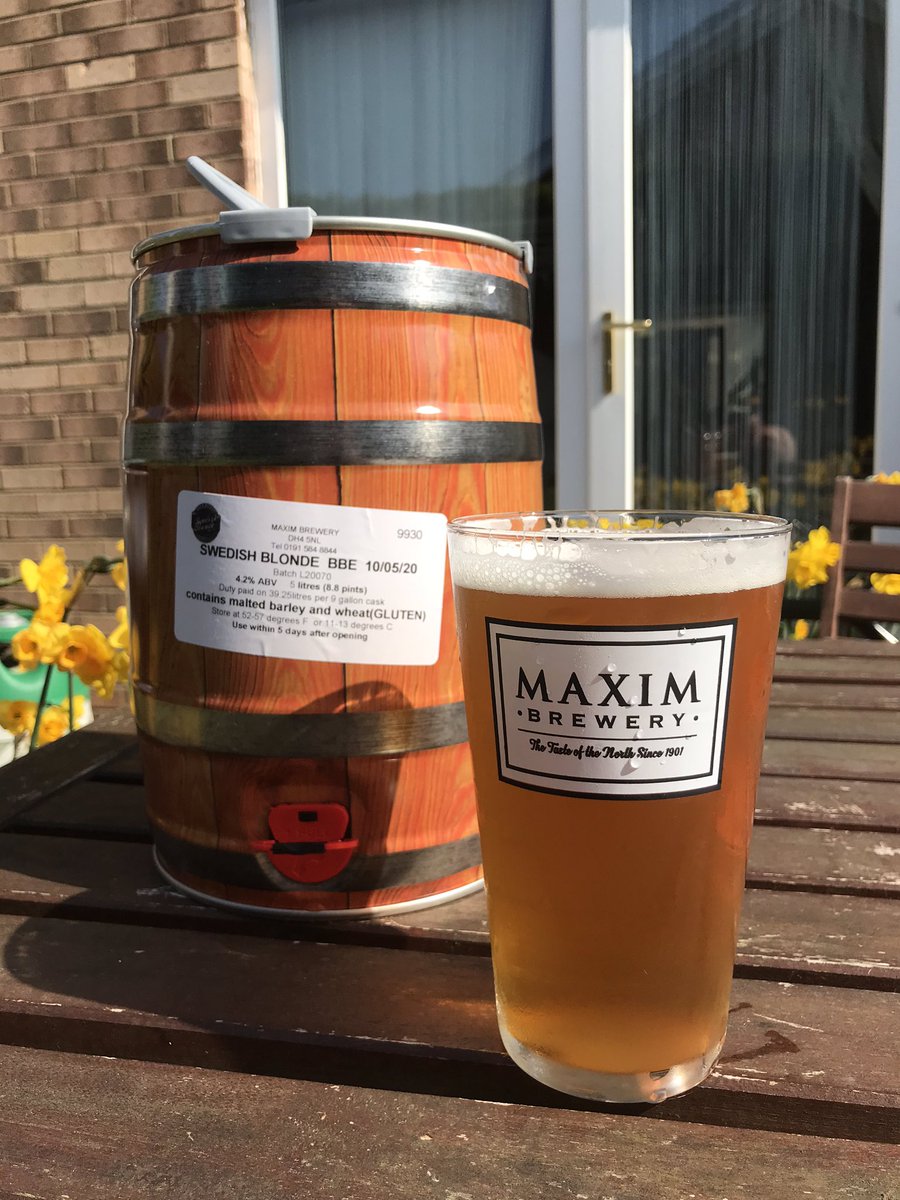 WillJMartin2's tweet photo. Who’s your fave blonde? Mines easy, courtesy of @MaximBrewery. Pub quality pint. Frosted, branded glass optional but recommend #beer #supportlocalbusiness #saturdaydrinking https://t.co/vHLmrLAwT2