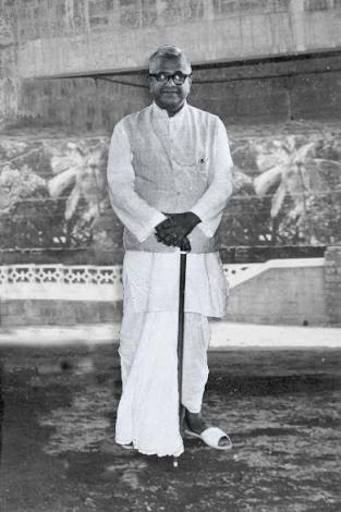 The most famous GSBa is Tonse Madhav Ananth Pai or TMA Pai - founder of Manipal University and  @syndicatebankHe was a Philanthropist and was awarded the Padma ShriHe is started India's 1st pvt medical college and also estd most no of Edu institutes by any1 on the world13/15