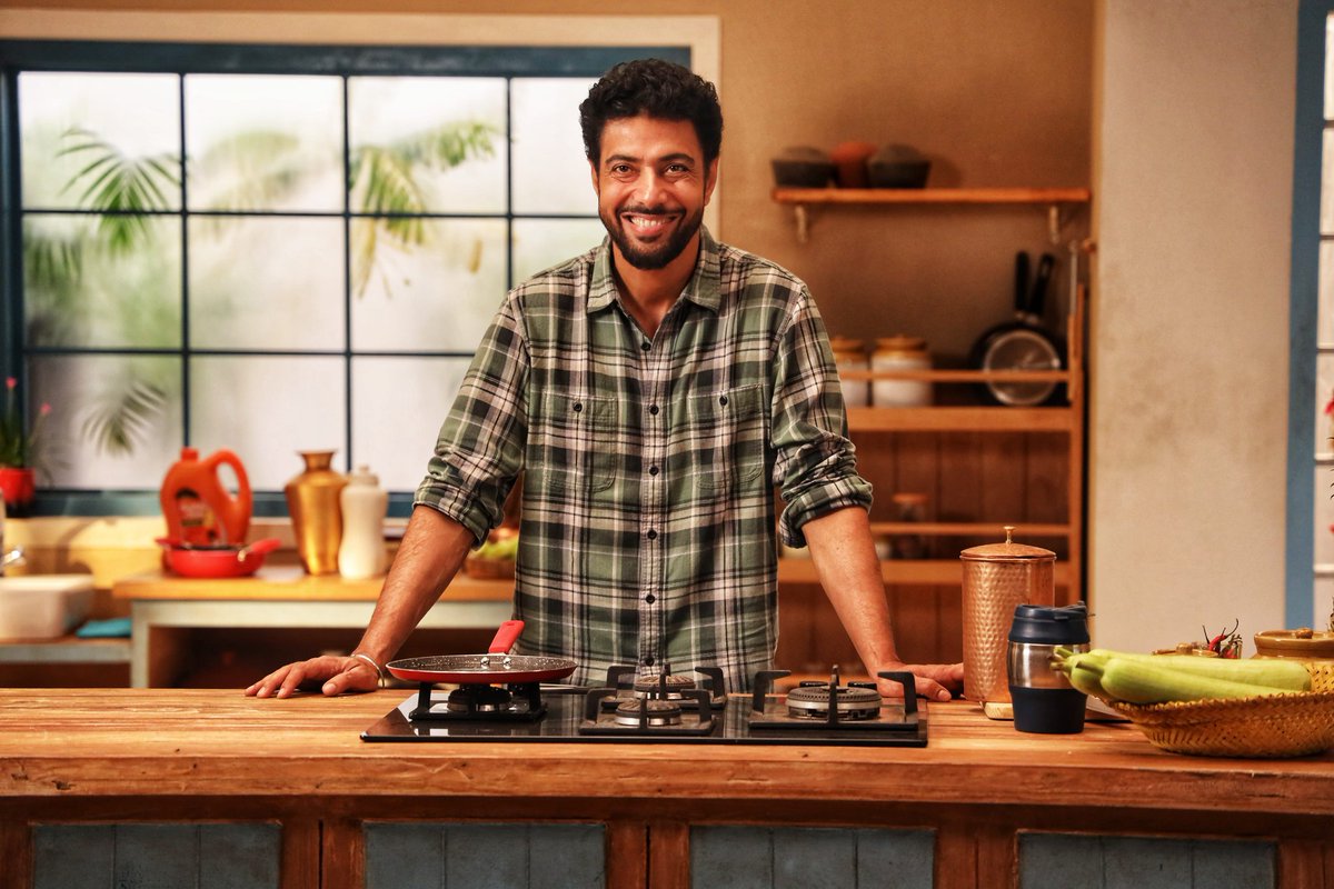 ranveerbrar's tweet photo. The face you make when you are now in charge of Ghar Ka Kitchen
.
.
.
#Cooking #loveforkitchen #food #BehomewithRB #staysafe #stayhome https://t.co/fmYIWAJ2lX