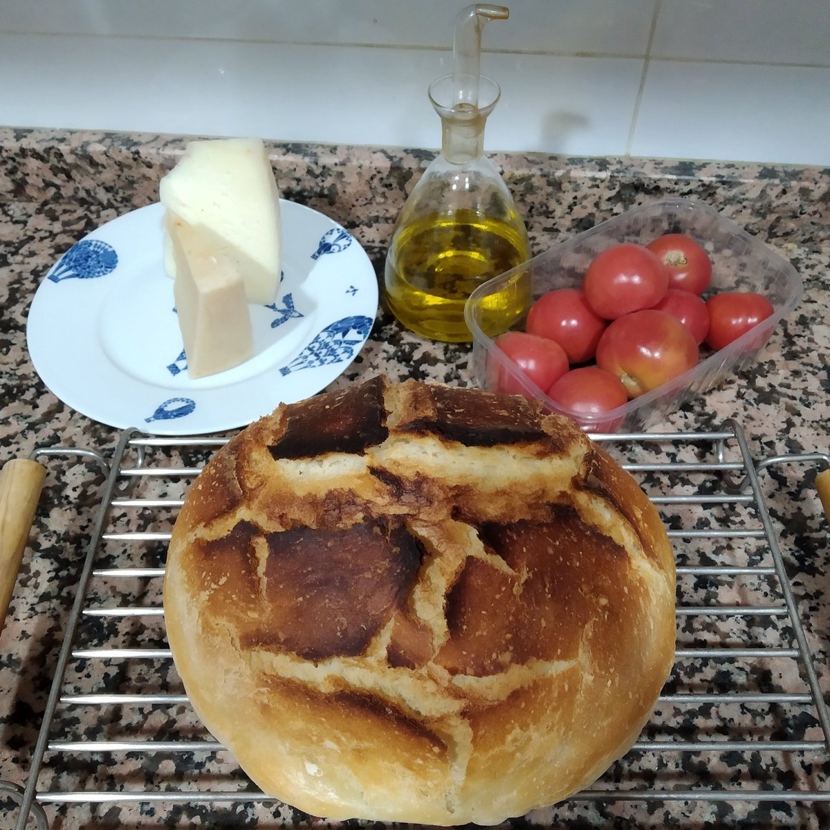 RamonArxer's tweet photo. @elsuplement @culinarium_es La frase "el pa nostre de cada dia" té molt sentit a casa, des de que ens el fem cada dia per evitar sortit al carrer.
#PaCasolà
#joemquedoacasa 
https://t.co/Y3G419GHth https://t.co/9bAyvPAOai