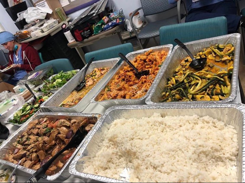ccapculinary's tweet photo. 🍝 @ChefKelvin cooked up chicken lomo, salmon, rigatoni pasta,⁠ &amp; greens⁠⁠ for the nurses + doctors at New York-Presbyterian Hospital! Thank you to all of the medical professionals working hard &amp; to @GreenDotEvents for helping put this meal together. #CCAPAlums⁠ https://t.co/g63ipXPYUz