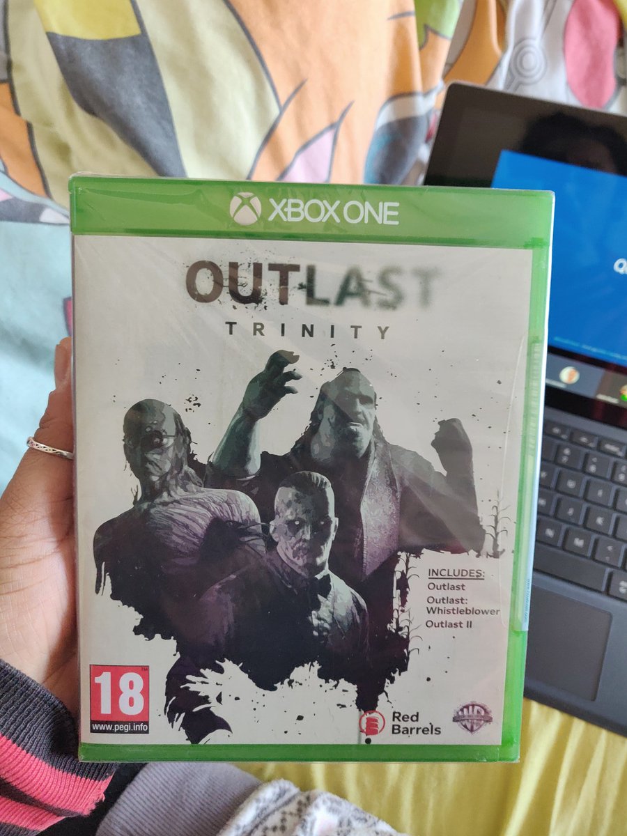 GreendotEmo's tweet photo. Why have I done this to myself? 👀😂 I've played Outlast and Whistleblower on PS4 with @SnapItMate but now it's time to run through those again and play Outlast 2 (not at this very moment of course! Need to psych myself up for this) #OutlastTrinity #XboxOne #XBL https://t.co/0VOSXhqCG3