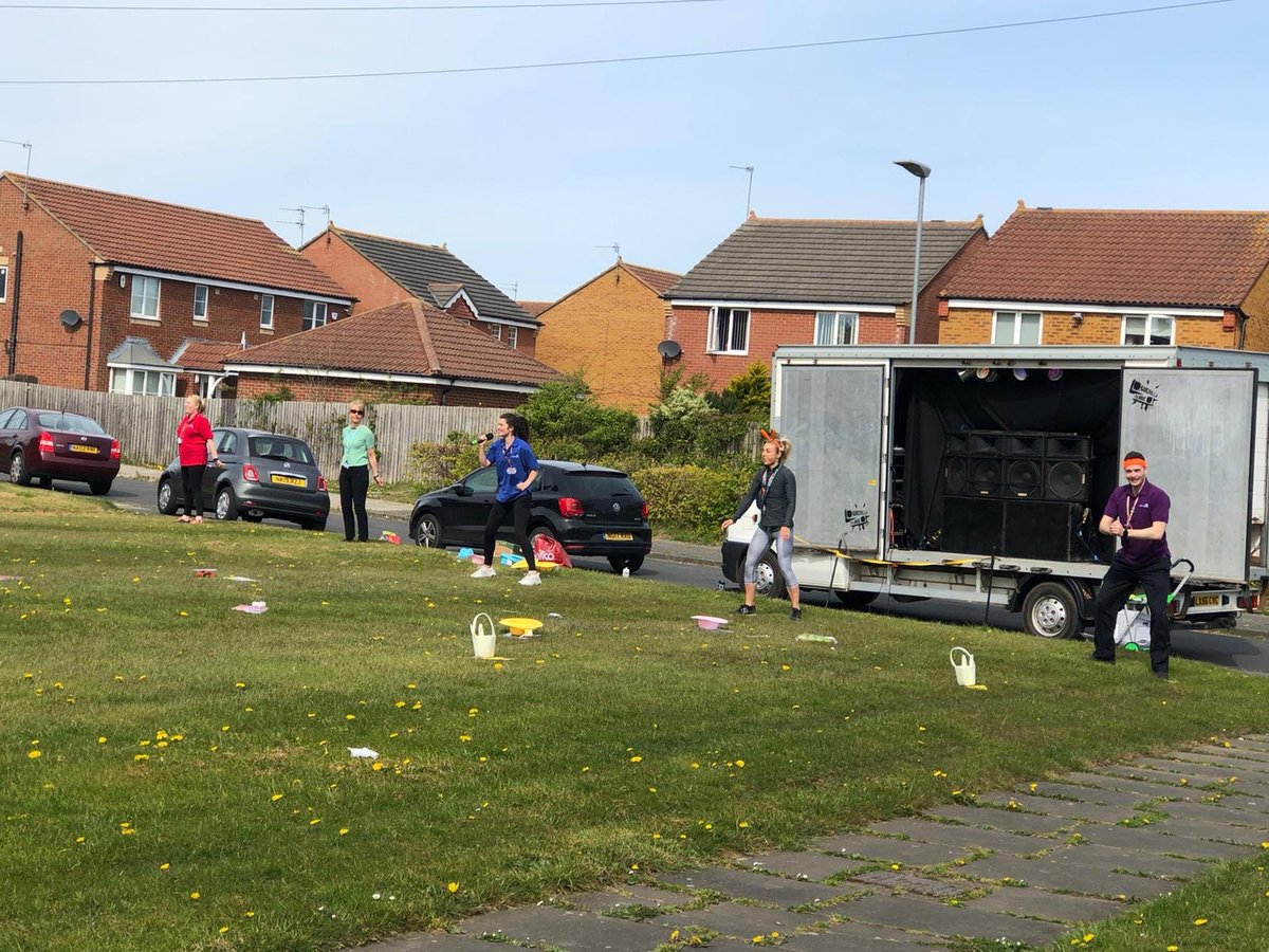 NlandTogether's tweet photo. 1/2 This week we had LOTS of fun with @BadApplesNE, @NorthumbriaNHS Health Trainers and @guerillapa in Ashington bringing music, dancing and activity packs to families in the area!
#TeamNorthumberland #SocialDistanceDancing https://t.co/OHCS3YpJop