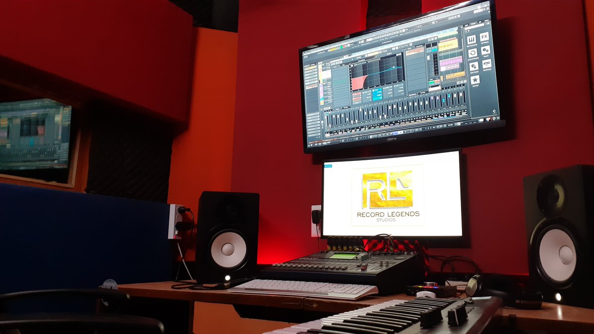 recordlegends's tweet photo. Studio Vibes 😍😍

#recordingstudio #musicstudio #rappers #unsignedartist #typebeats #spotify #beatmaking #instrumentals #ableton #beatstars #trapmusic #musicians #musically #producers #studiolife #instamusic #youtube #housemusic #musicproducers #edm #art #rnb #rapmusic #instagoo https://t.co/Jj8MEYNBzq