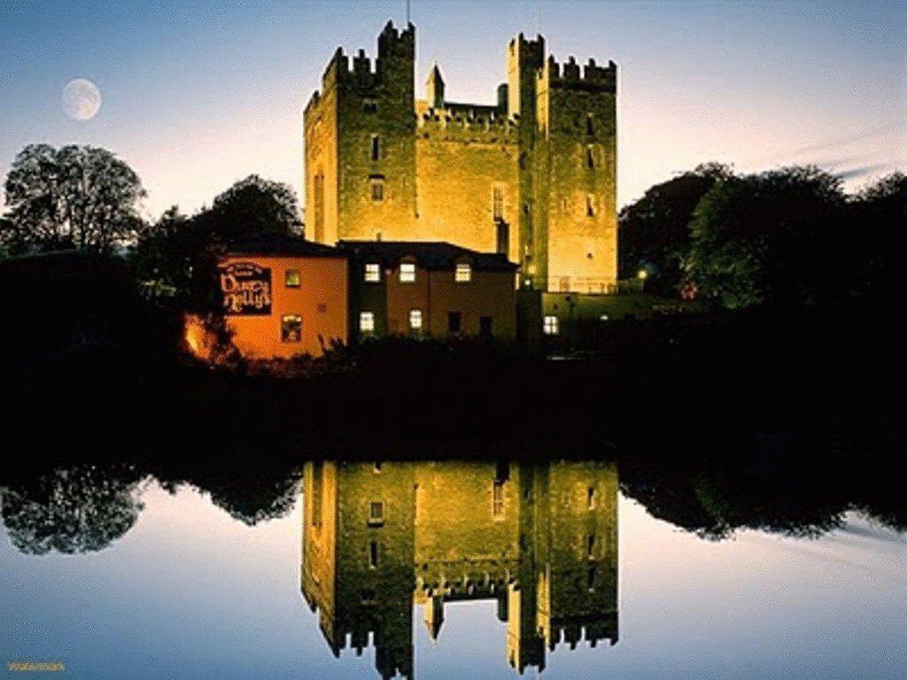 Bunratty Castle is near Limerick City & built in c1425AD. It is a magnificent building & guards the River Shannon. The Castle has been fully restored & includes an excellent Folk Park showing aspects of Irish historical life! It’s close to Shannon International Airport.