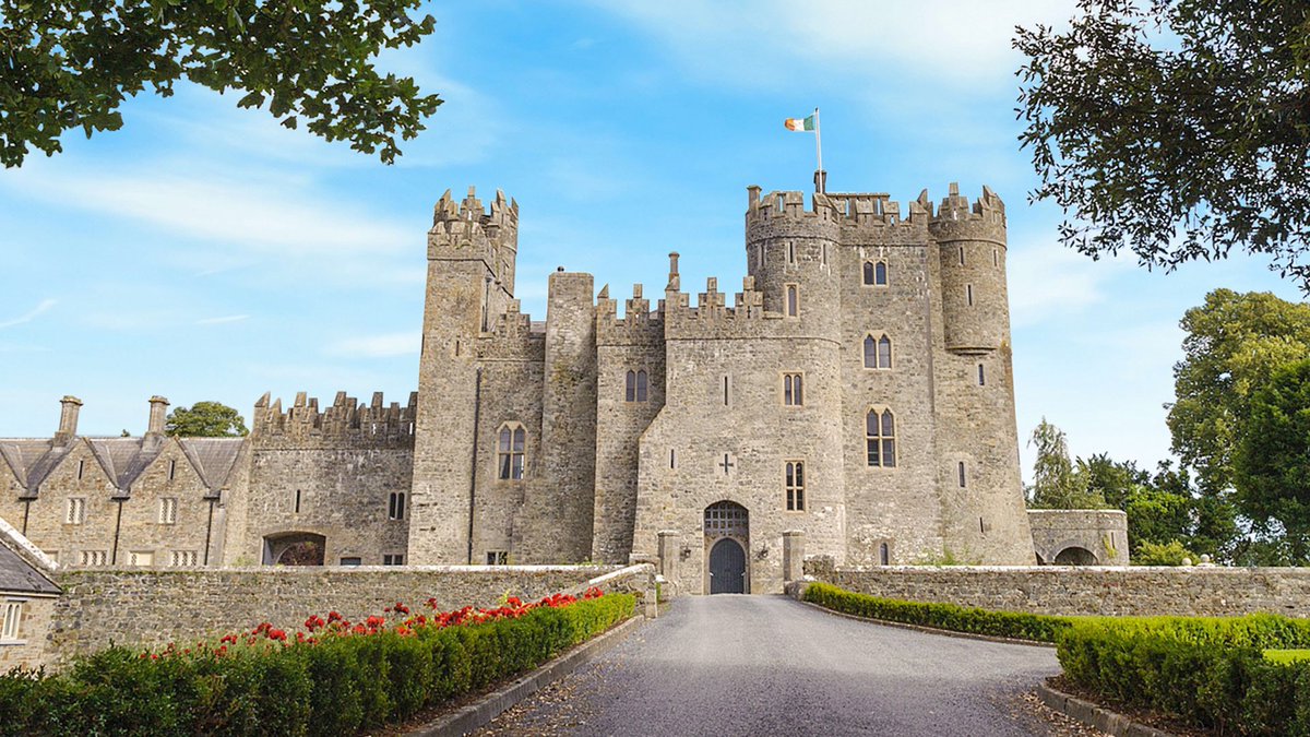 Kilkea Castle began in 1180AD & was home to a branch of the Hiberno-Norman FitzGeralds. It’s now a hotel so you too can live like Silken Thomas. It has been completely restored & is everyones idea of a fairytale fortress.