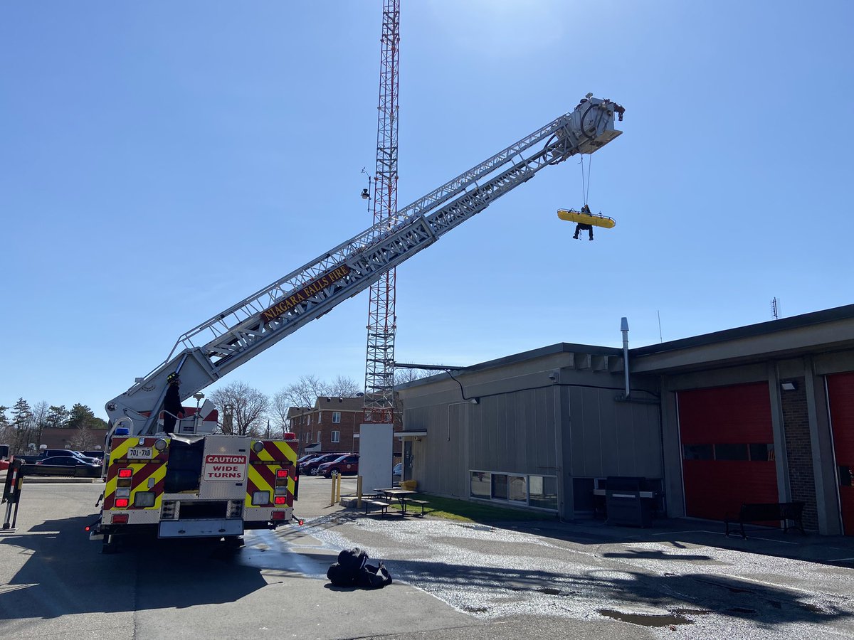 DerekHicks128's tweet photo. Lots happening on Saturday @NiaFallsFire. Volunteer Recruits learning Firefighter Survival and On-duty FT crews training on our Aerial Skyhook System. #NewSkills, #KeepingSkillsSharp, #PracticeLikeYouPlay https://t.co/ZIiBzHOK3m