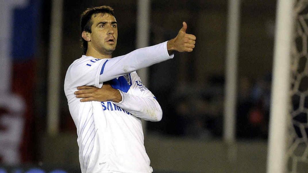 revistadevelez's tweet photo. Leo, miro, veo, mundial de esto y de aquello. BASTA. Ayúdenme (retwitteando) a convencer a este hombre que vuelva a ponerse la camiseta de @Velez y se retire en el club que amamos. Dale @PrattoLucas_ te esperamos para que sigas alegrándonos a todos 🙏. #quevuelvaeloso https://t.co/P27O7UQmUP