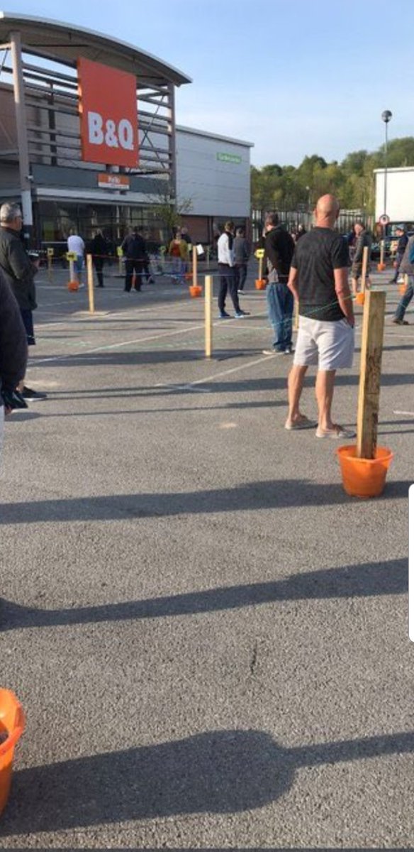 Ampsy69's tweet photo. I can't visit a loved one dying in hospital. I can't pay respects at a loved one's funeral...but I can queue up at #BandQ with 300 people to put my hands on a tin of paint! Where's your social responsibility #b&amp;q #essentialtravel ffs #socialresponsible not https://t.co/Avs84s3Xca