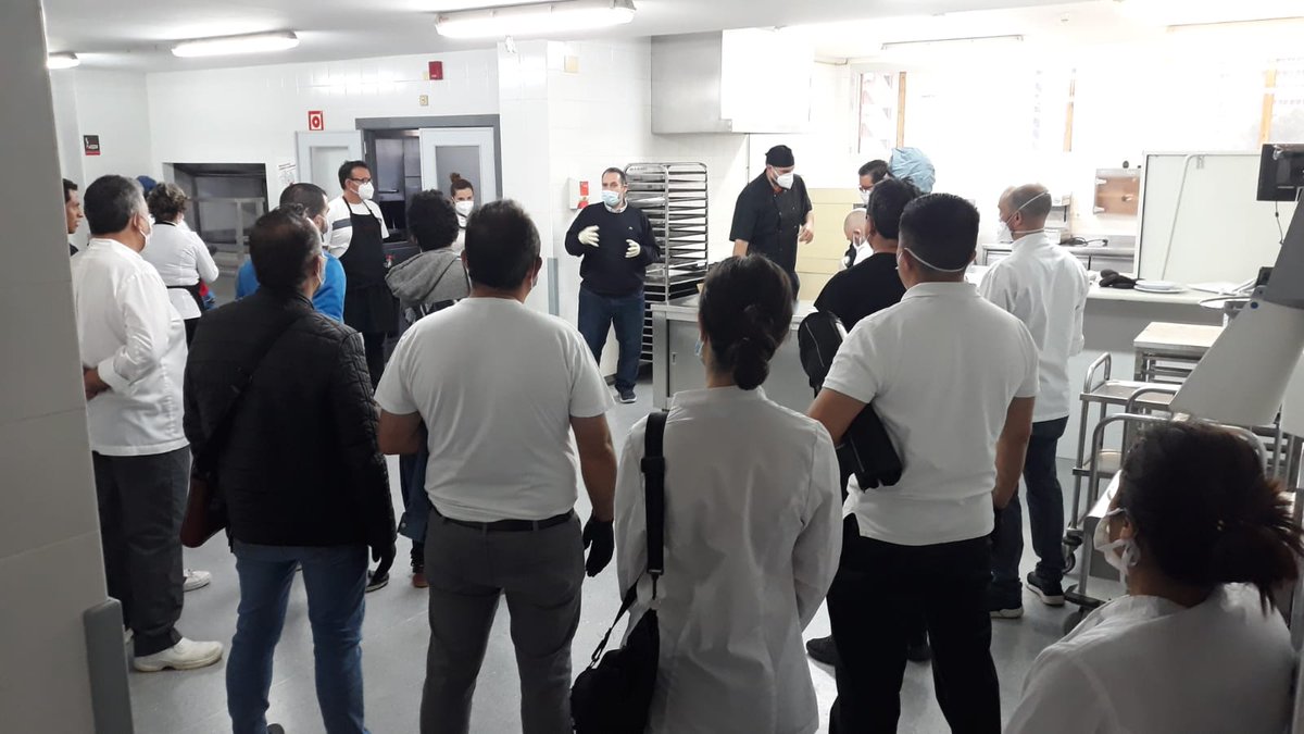 GVAturisme's tweet photo. ¡El CdT de Benidorm se suma a #AGSolidaria para elaborar también menús para familias sin recursos!👌😊 https://t.co/3N6WTMWFNZ