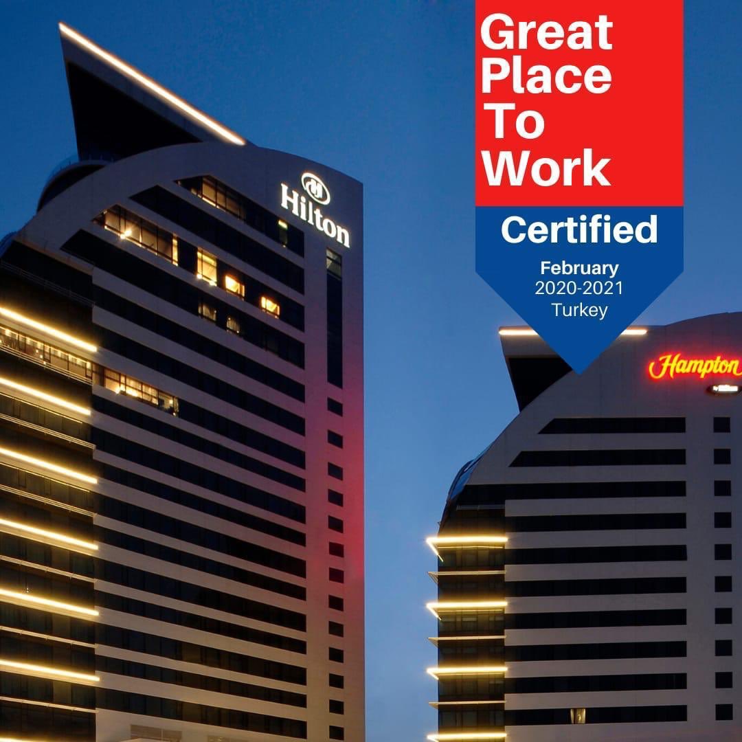HamptonBursa's tweet photo. Hilton Türkiye olarak, 2020'de ''Great Place To Work Turkey'' tarafından, dördüncü kez ''Türkiyenin En İyi İş Vereni'' olarak ödüllendirilmenin mutluluğunu ve gururunu yaşıyoruz. Bizi bu başarıya taşıyan tüm takım arkadaşlarımıza sonsuz Teşekkürler..🎉🎖 
#greatplacetoworkturkey https://t.co/cfDmVXrTHK