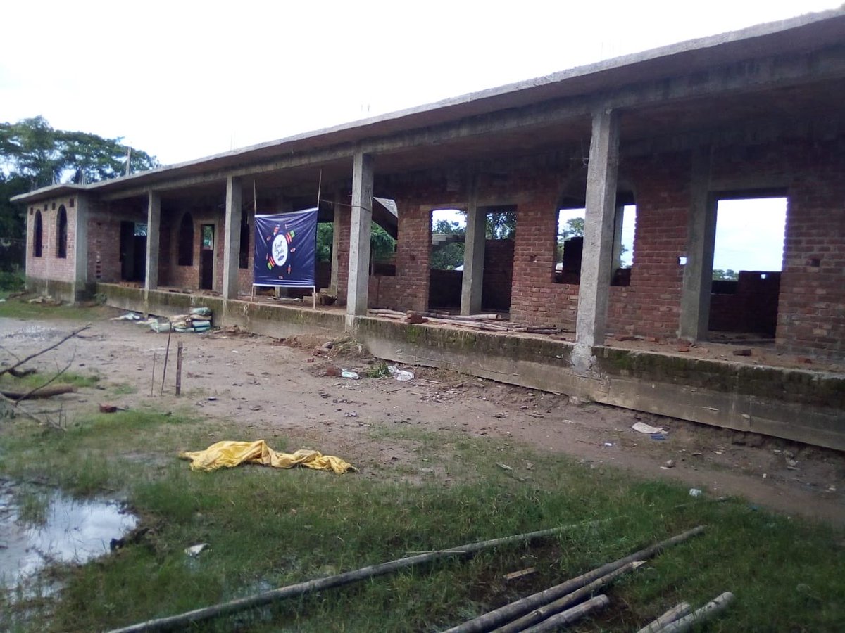 mrizwxn's tweet photo. Alhamdulillah this is the progress made since last Ramadan, works were put on hold due to Covid, but we are looking to finish completely when construction resumes. Please check out the link on my bio and donate whatever you are able to and most importantly keep make dua for us! https://t.co/BbzKBqvni2