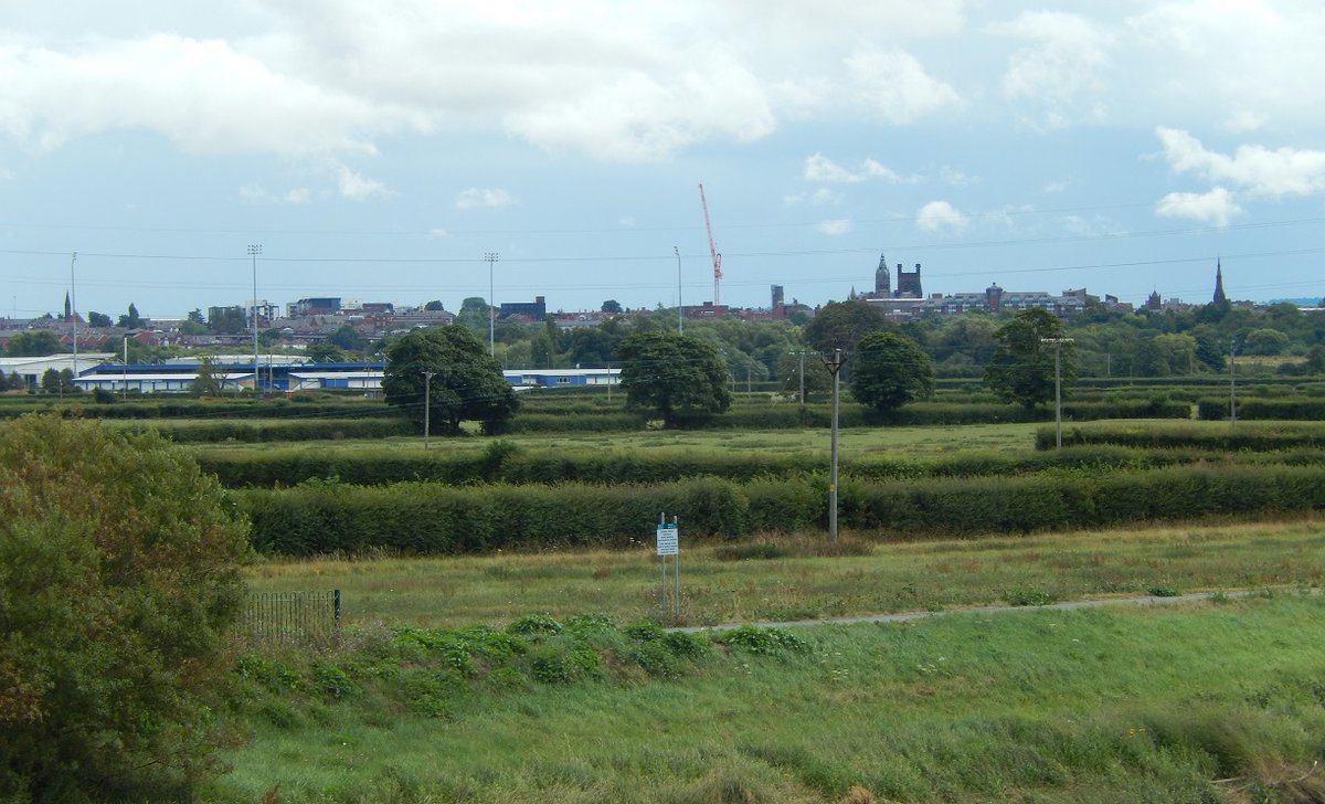 WoollyBenguin's tweet photo. @AMinorMuddle @TrainsVirtual Chester, seen from the West. #VirtualTrains https://t.co/GPoPXKfWQ0