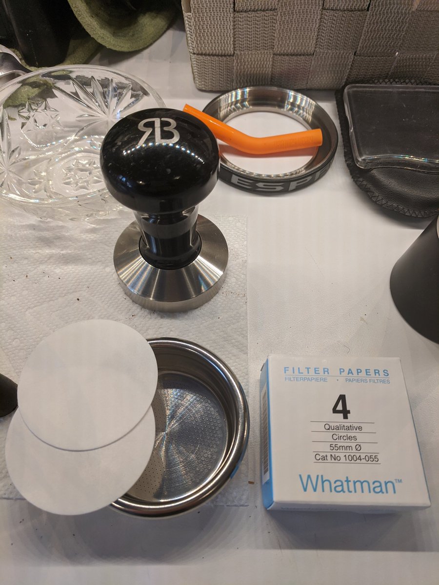 ...we're going with the Rao over/under filter trick to try to increase extraction a bit.When I had espresso made this way in the past (by an actual pro, not me) it kind of... Soft-focused the flavours a bit. Muted good blends sometimes but made single origins more approachable.