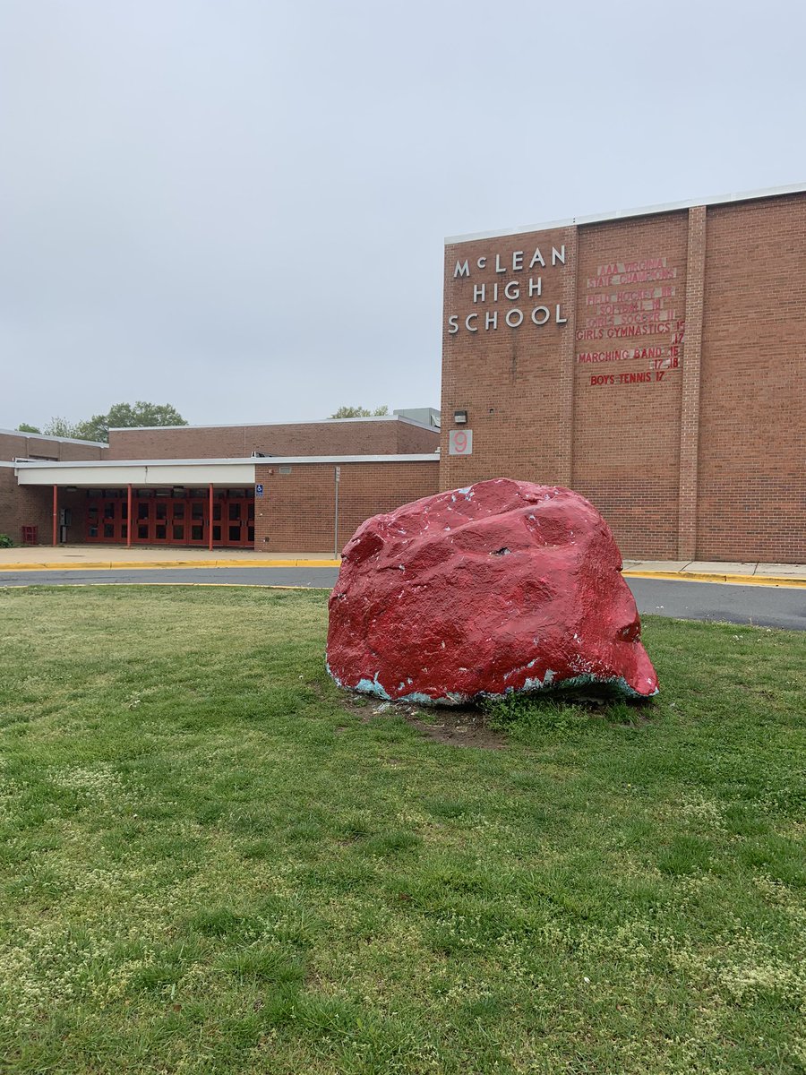 jennchoumil's tweet photo. Ran a virtual 19k today and my #McVentures took me a familiar place!! Missing McLean and my students. Hope all are safe and healthy!!! https://t.co/pN9EZM1d96