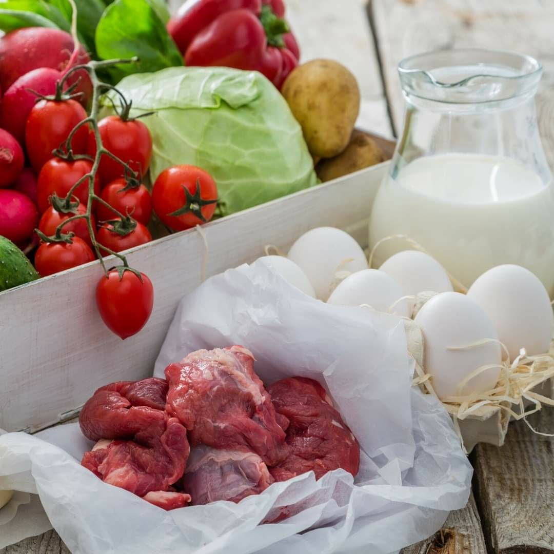 Sysco_NTX's tweet photo. While shoppers at grocery stores face shortages on essential items, restaurants across the country are filling the gap with pop-up shops. To see how Sysco can help you set up your own pop-up shop contact your local Marketing Associate to learn more.  #foodservicestrong https://t.co/WAVOhTmrK7