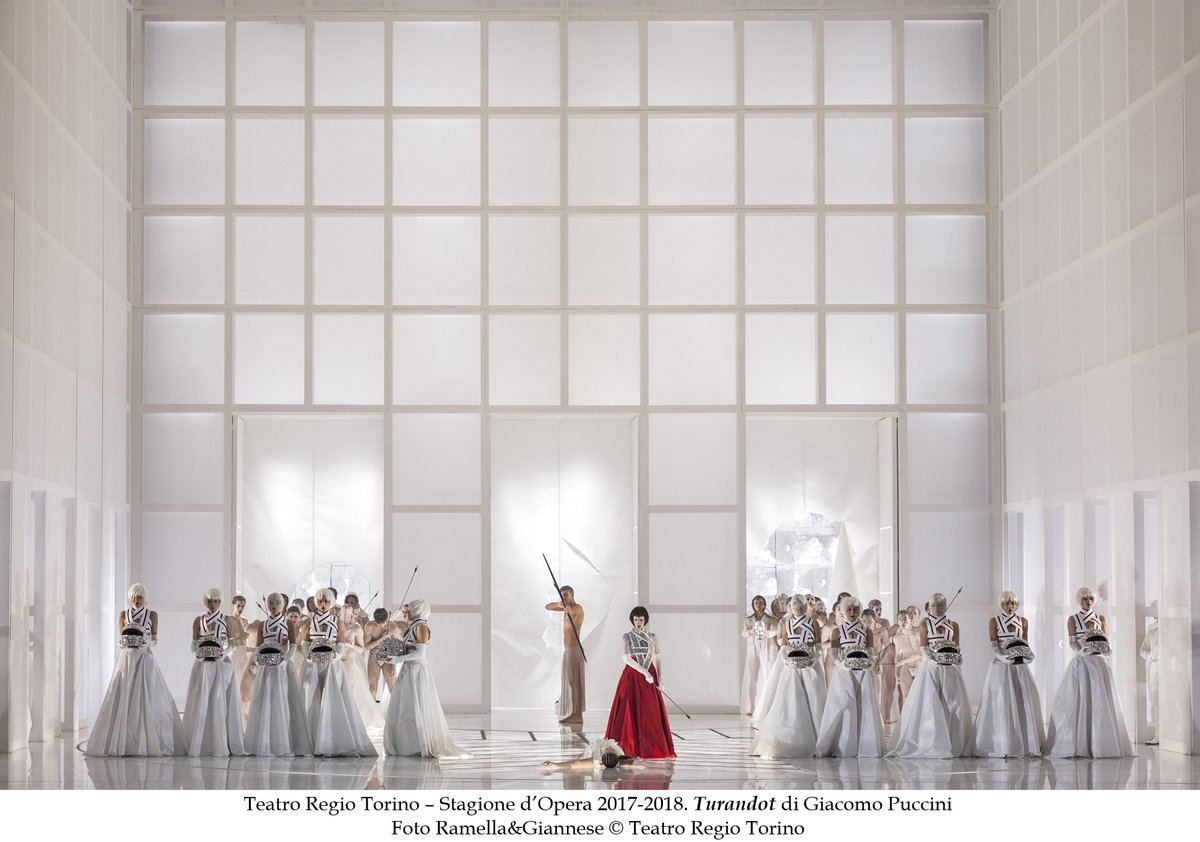 TeatroRegio's tweet photo. La grande “incompiuta” del Novecento, #Turandot di #Puccini, torna questa sera alle 21.10 su @ClassicaHD 📺 nello spettacolare allestimento del #TeatroRegio firmato da @stefanopoda e diretto da @NosedaG! Protagonisti #RebekaLokar, @jorgele66 e @1erikagrimaldi.
#operaonthesofa https://t.co/JtU2sJxzrk