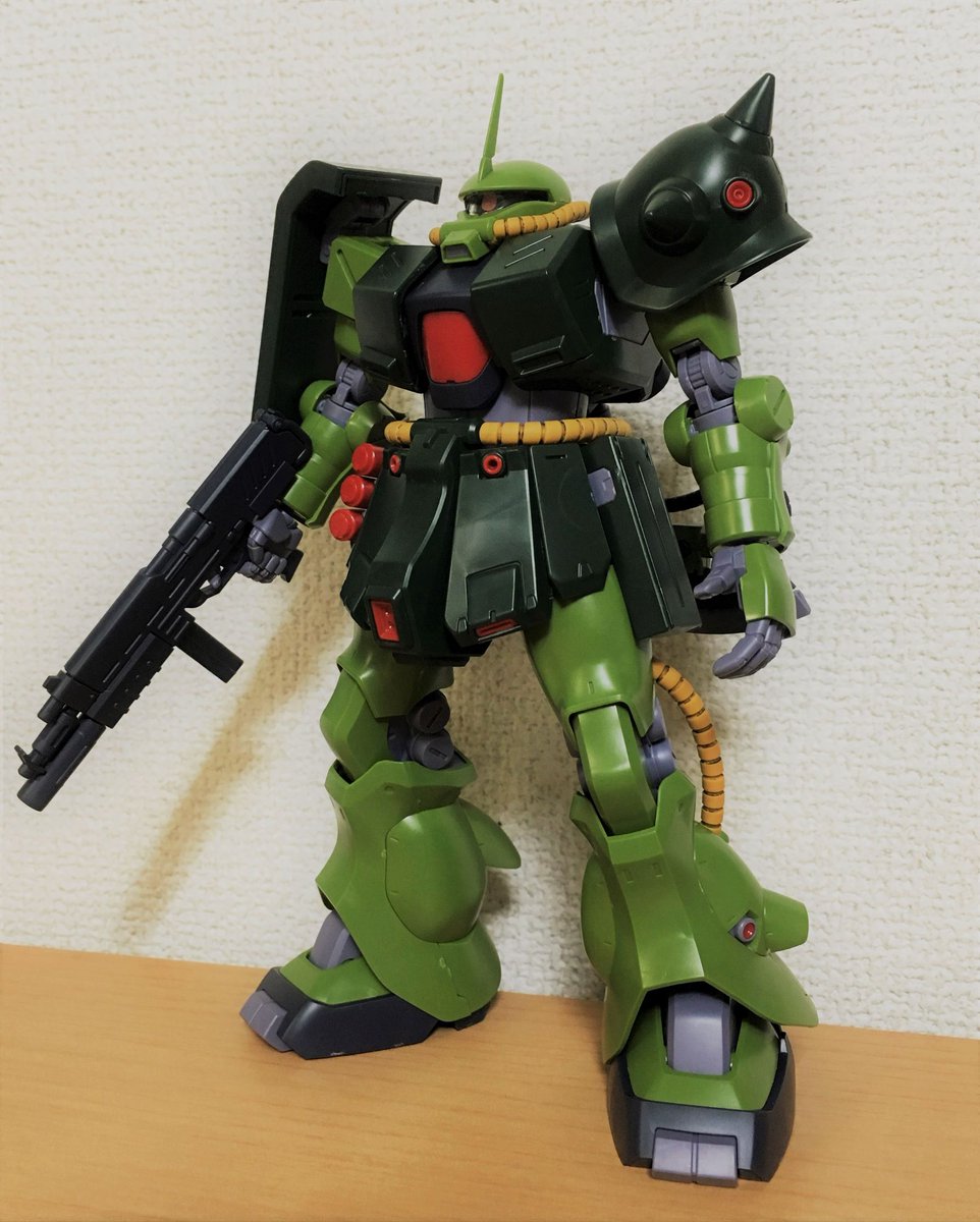 jun_mss's tweet photo. お家でまったり積みプラ崩し。
RE/100『ザクⅡ改』
久々に1/100組んだけど、やっぱ大きいね。
このシリーズは気軽に組めてかっこよくてGOOD🥰
#RE100
#ザクFZ https://t.co/eOig1RowAI