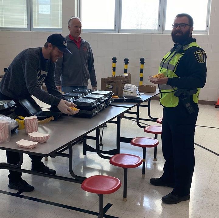 Skyline_Chili's tweet image. We’re proud to give back to the essential workers on the frontlines who have been working tirelessly to serve our communities, as well as families in our community who have been impacted. Thank you for all that you do. 💙