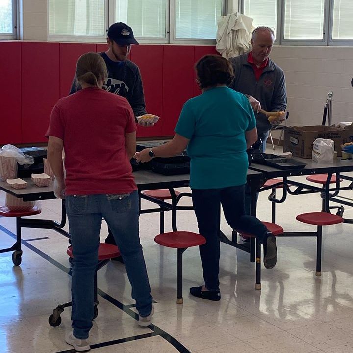 Skyline_Chili's tweet image. We’re proud to give back to the essential workers on the frontlines who have been working tirelessly to serve our communities, as well as families in our community who have been impacted. Thank you for all that you do. 💙