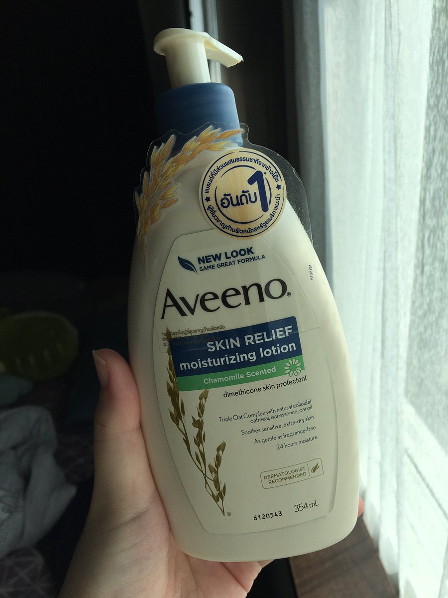 TTanuson's tweet photo. วันนี้จะมารีวิวโลชั่นของ #Aveeno ตัวเนื้อครีมค่อนข้างหนักเหมือนเนื้อบัตเตอร์ แต่พอทาลงผิวไปไม่รู้สึกเหนอะหน��นะ ทาง่ายอยู่ เก็ยความชุ่มชื้นดีมั่กกกก
#ไว้รีวิวห้ามขายของโว้ยยย #HoetoPerfect #ใช้ดีบอกต่อ #ใช้จริงรีวิวจริง https://t.co/yJtlc42omj