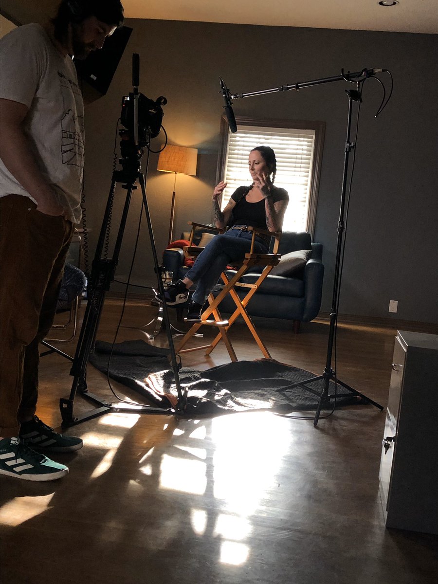 Filming a behind-the-scenes interview for <a href="/TheStylistFilm/">The Stylist</a> ♥️🎥✨