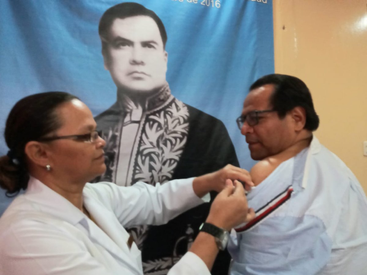 #SaludyFé | MINSA realizó jornada de vacunación contra 'La Influenza' y dos pastillas para desparasitar a los trabajadores de la Alcaldia Municipal de Tipitapa y poblacion que asistió esta mañana.