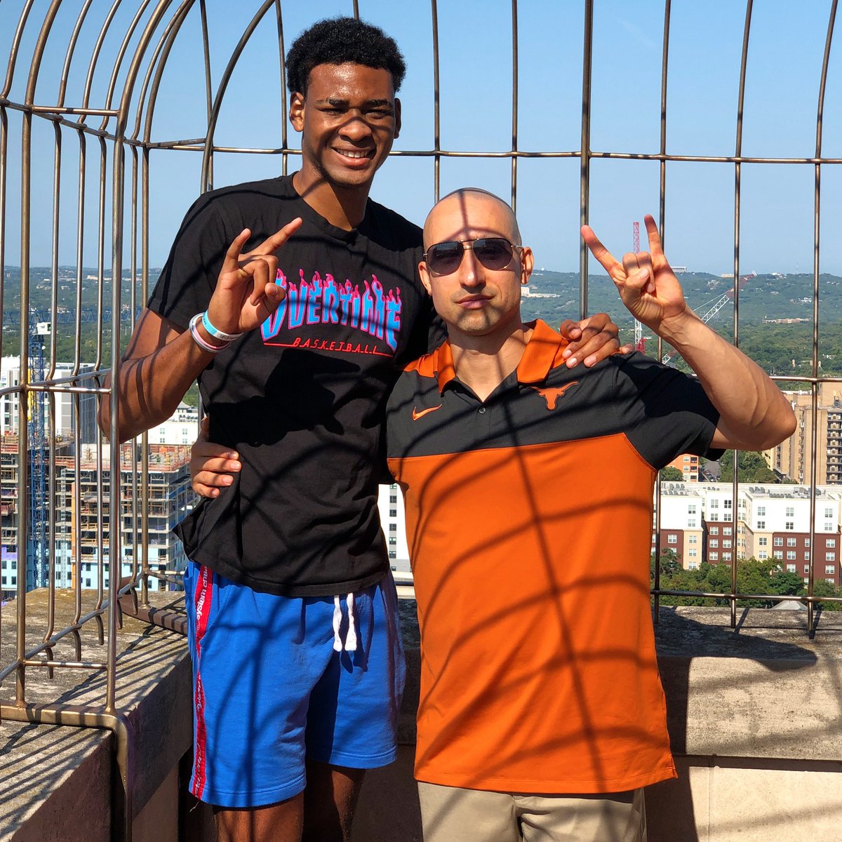 CoachShakaSmart's tweet photo. Welcome to the Texas family, @gb3elite!! Bright future! Let’s get to work 🤘🏽 https://t.co/VMAtPVsdDw