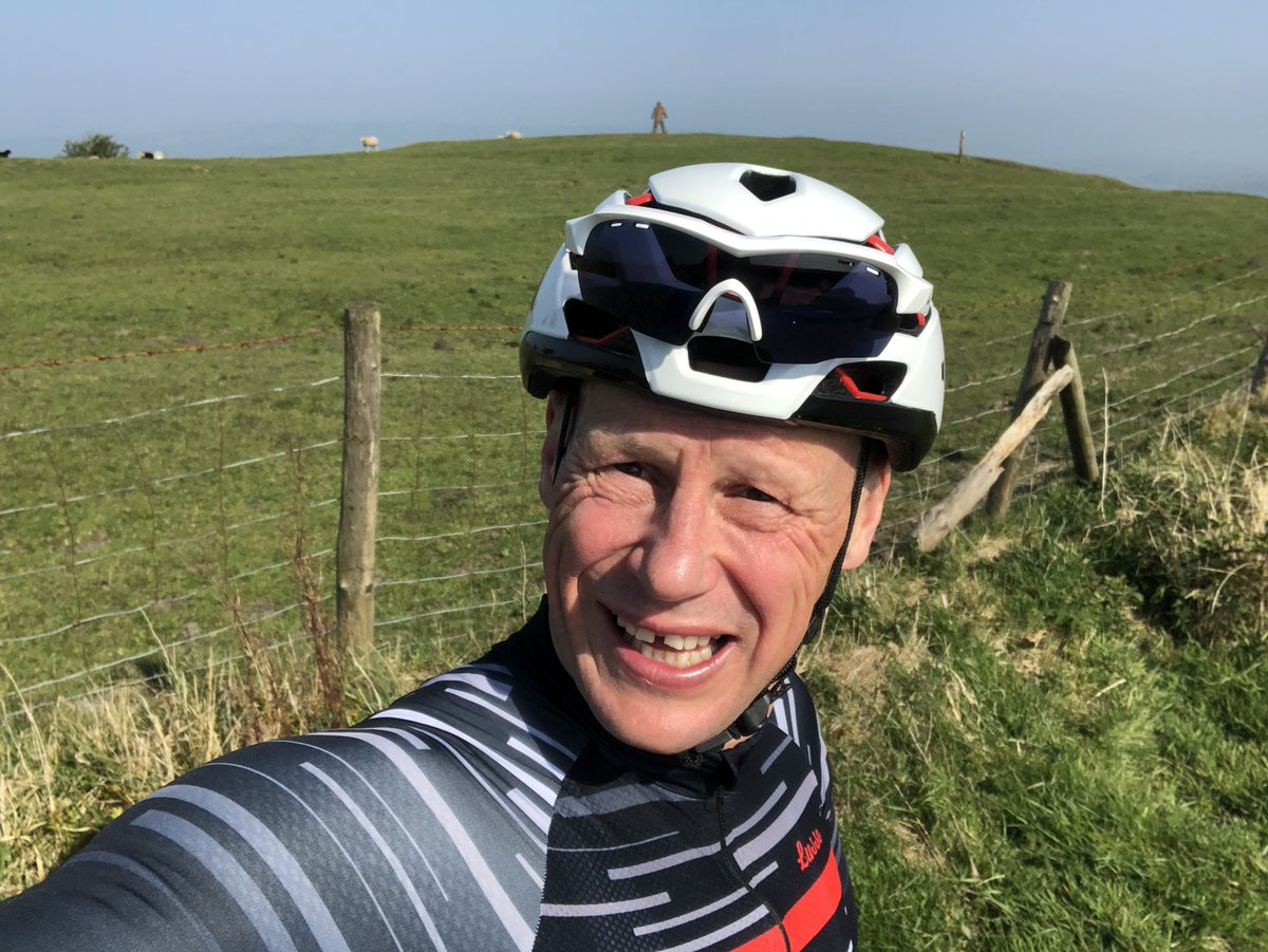 Belting bit of kit by @LussoClothingUK Love the Dash Black jersey and shorts, fantastic race fit and really comfy! #madeinmanchester