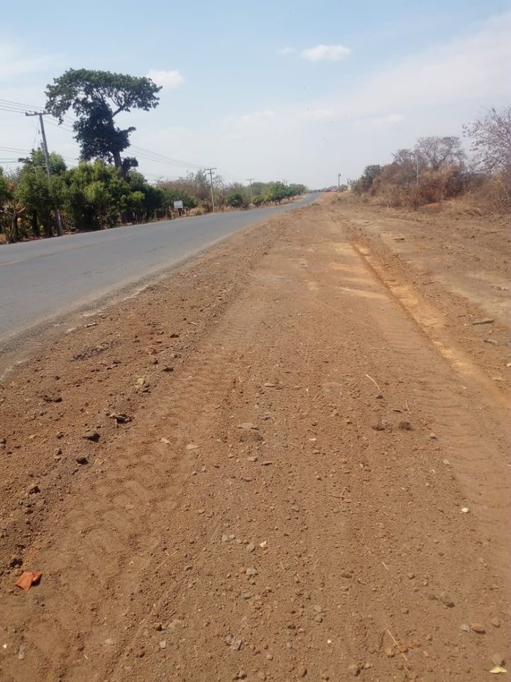 #MunicipioLimpio | Alcaldía Municipal de Tipitapa a través de servicios municipales y maquinaria de proyecto realizaron limpieza pública a orilla de la carretera vieja de tipitapa.
