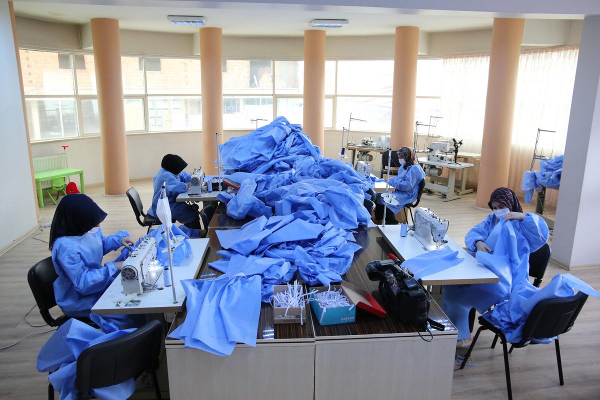 Üretilen milyonlarca maskenin vatandaşlarımıza ücretsiz ulaştırılmasıyla, dünyanın 54 ülkesine tıbbi malzeme yardımımızla, yurt dışındaki vatandaşlarımızın başarılı tahliyesiyle, sağlık personelimizin kalitesiyle, kısacası #ÜlkemleGururDuyuyorum 🇹🇷