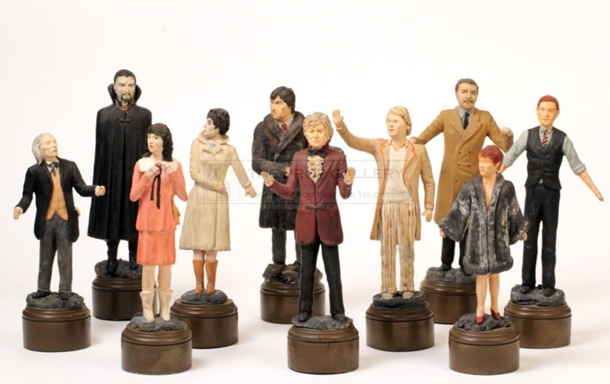MenaceSpreads's tweet photo. Love how they're all naturally posed, then Turlough's like: / 😑 \
#GameOfRassilon https://t.co/4eZTWi5PaT