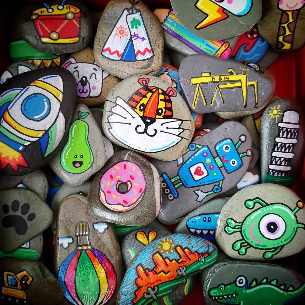 seetpetite's tweet image. Been busy gifting these cute story stones. Any excuse to paint!!
#keepcraftingandcarryon @KirstieMAllsopp
#creativelearning
