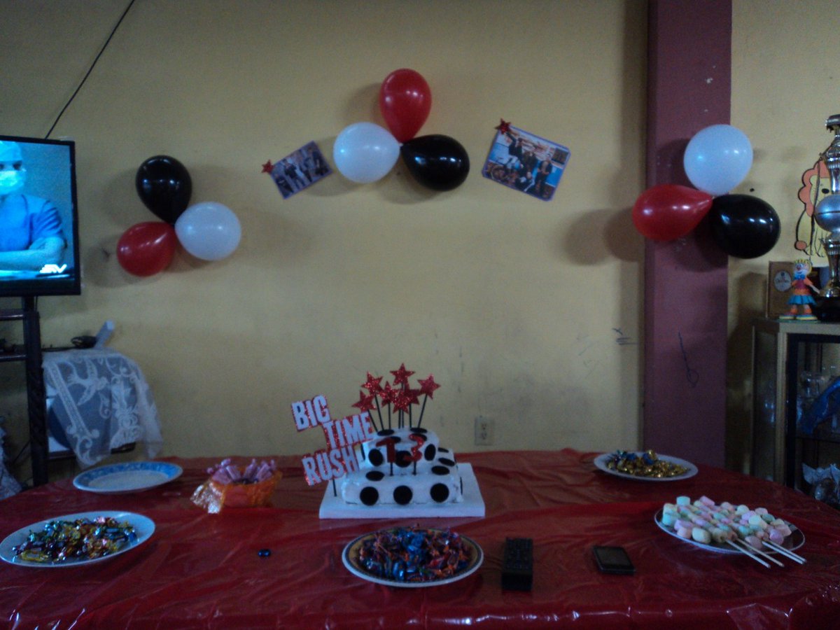 CoAbby7's tweet image. Abro hilo de fotos con un pasado oscuro.
Recuerdo que esa era mi etapa de super fan (Rusher) de @bigtimerush y la pequeña reunión que me iban a realizar por mis 13, yo quería hacerla en honor a ellos🤣🤣