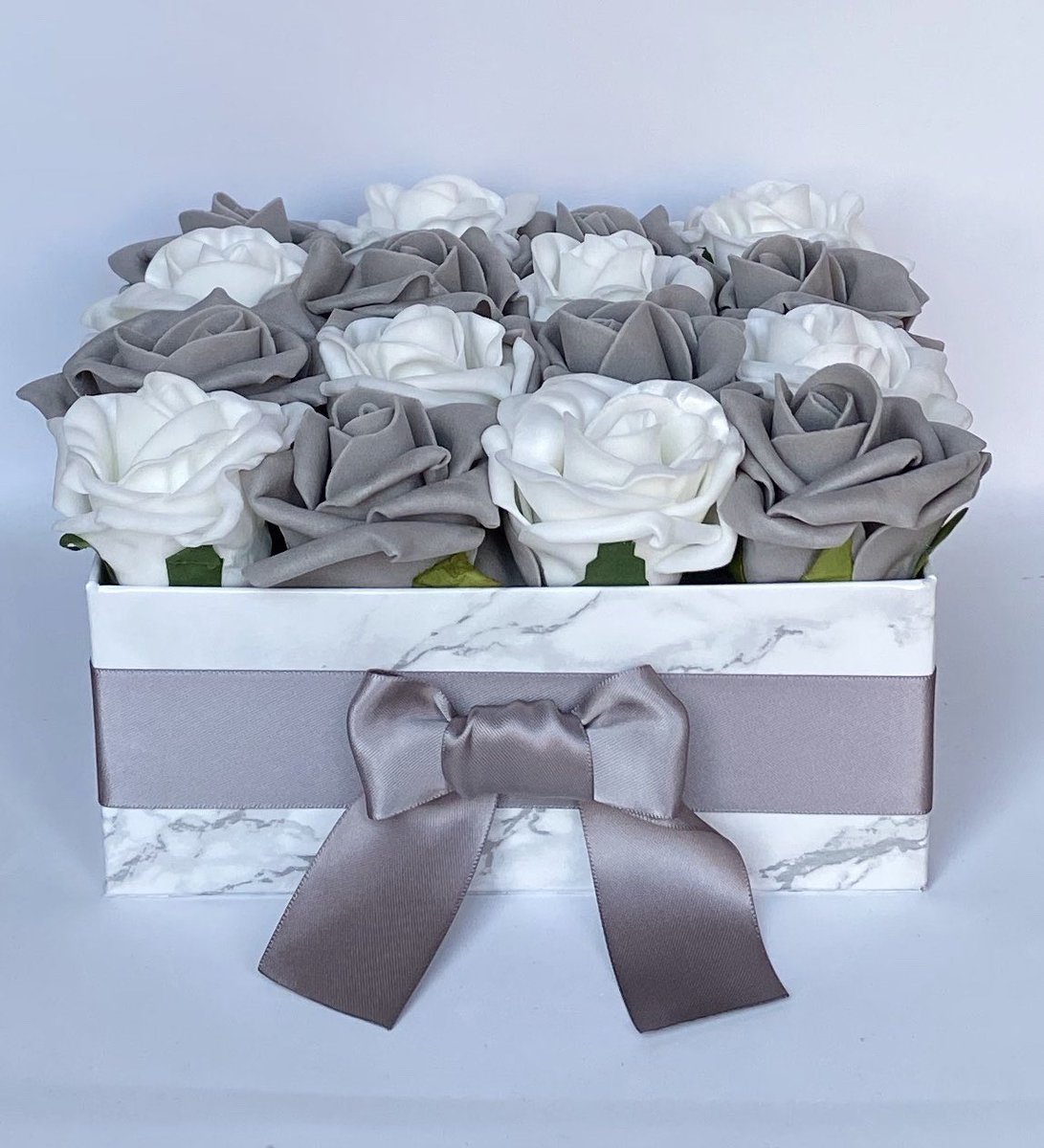 rosereputations's tweet photo. ⭐️NEW⭐️Excited to share this item from my #etsy shop: Rose filled Square Marble Flower Hat Box #giftidea  https://t.co/B04cG15oS9 https://t.co/CgLB4cDjTM