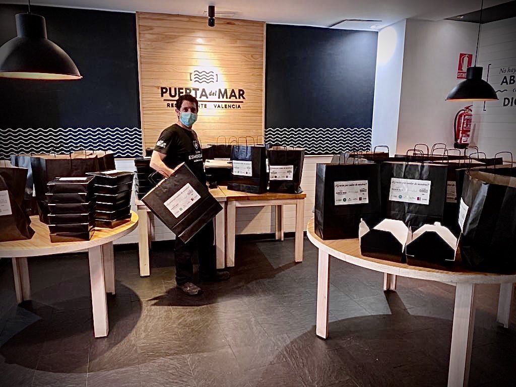 "A veces sentimos que lo que hacemos es tan solo una gota en el mar, pero el mar sería menos si le faltara esa gota" 
¡Todos podemos poner nuestro granito de arena! 💪
Hoy estamos muy ilusionados de poder colaborar con esta iniciativa de Food4heroes_vlc
#Juntossomosmasfuertes