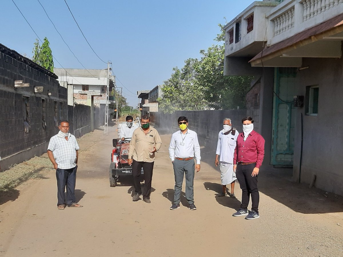 VishalBhatt9233's tweet photo. રોયલ ગ્રામ પંચાયત દ્વારા આજરોજ સમગ્ર ગામમાં #Senitization કરવામાં આવેલ છે.જેમાં રોયલ ગામના સરપંચશ્રી,ઉપસરપંચશ્રી,તલાટી કમ મંત્રી,M.P.H.W અને F.H.W દ્રારા જહેમત ઉઠાવવામાં આવેલ અને #Covid_19 રોગ વિશે ગામ લોકોને માહિતગાર કરવામાં આવ્યા.
"સુરક્ષિત મારું ગામ, સુરક્ષિત મારો દેશ"🙏 https://t.co/R5ez0tOz0x