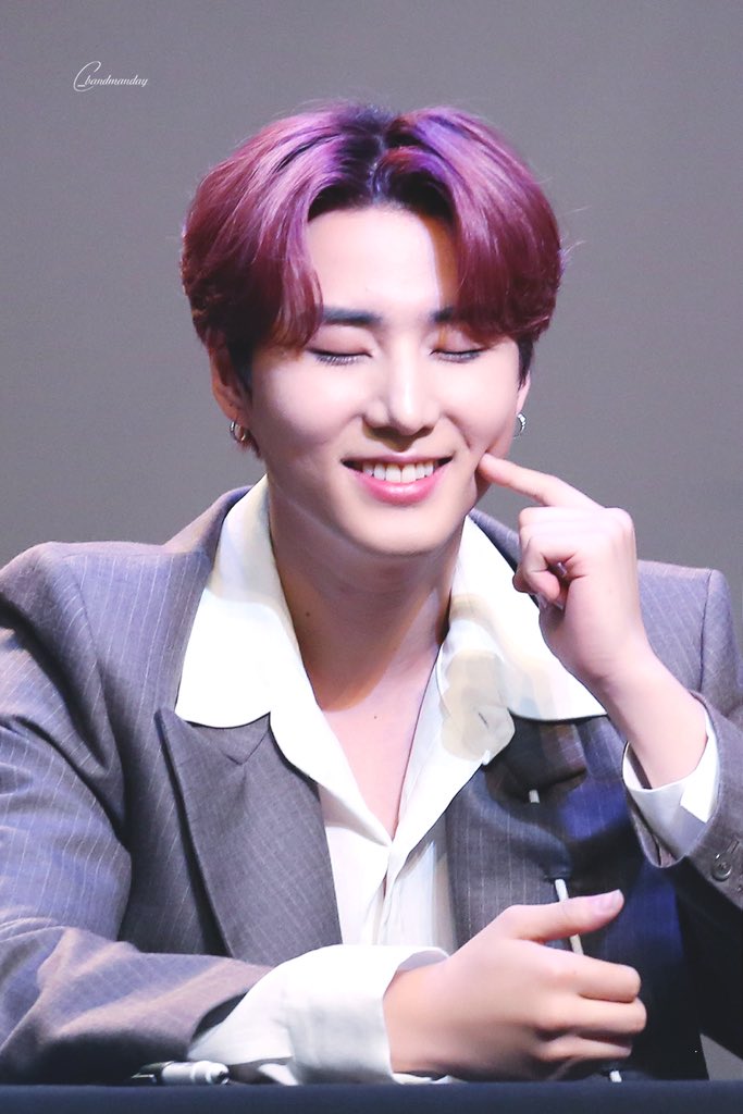 ↳ °˖✧ day 116 ✧˖°youngk went live on vlive (i suddenly thought of my dream from 8 days ago LOL) and jae posted on ig!!! i also finally got to update my laptop’s software so now i have dark mode on my laptop :] today is a good day hehe ♡