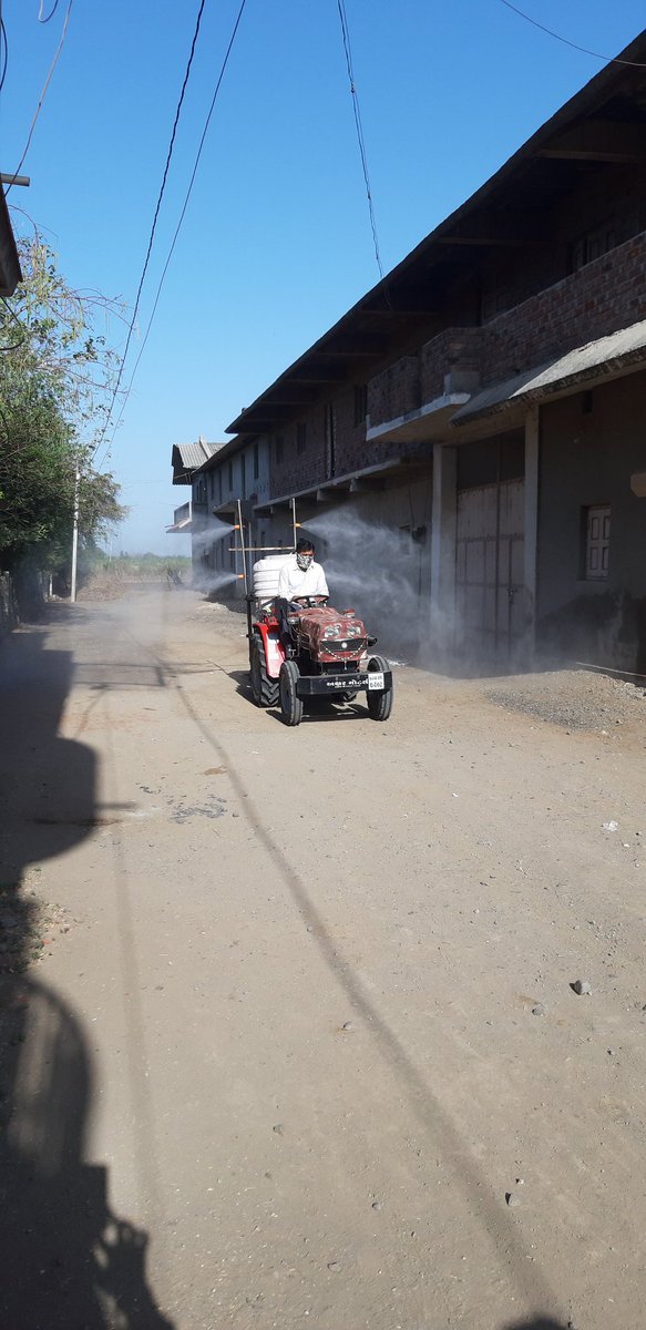 VishalBhatt9233's tweet photo. રોયલ ગ્રામ પંચાયત દ્વારા આજરોજ સમગ્ર ગામમાં #Senitization કરવામાં આવેલ છે.જેમાં રોયલ ગામના સરપંચશ્રી,ઉપસરપંચશ્રી,તલાટી કમ મંત્રી,M.P.H.W અને F.H.W દ્રારા જહેમત ઉઠાવવામાં આવેલ અને #Covid_19 રોગ વિશે ગામ લોકોને માહિતગાર કરવામાં આવ્યા.
"સુરક્ષિત મારું ગામ, સુરક્ષિત મારો દેશ"🙏 https://t.co/R5ez0tOz0x