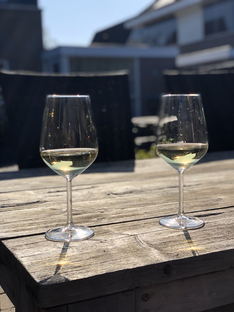 RaymondVisscher's tweet photo. Wijnen, wijnen, wijnen! #maronesse #johanitter https://t.co/FR5RwqlXPv